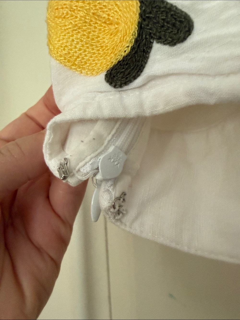 Red Carter White Cropped Tank Top with Yellow Lemon Embroidery - Picture 5 of 7